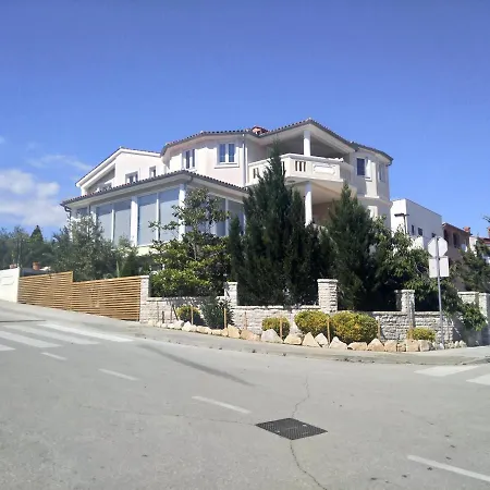 Apartment Gregovica 2 *