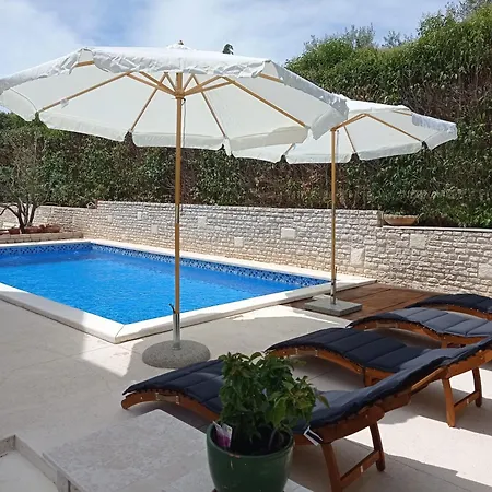 Apartment Gregovica 2 *