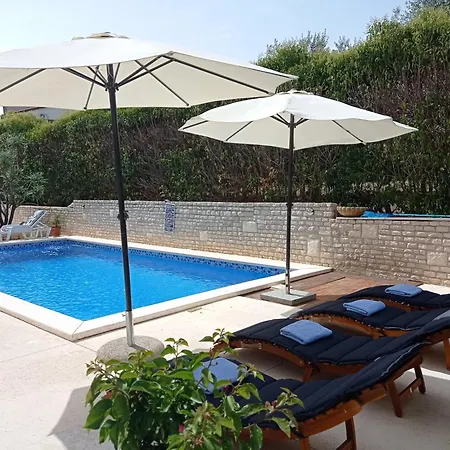 Villa Gregovica a2 * Pola